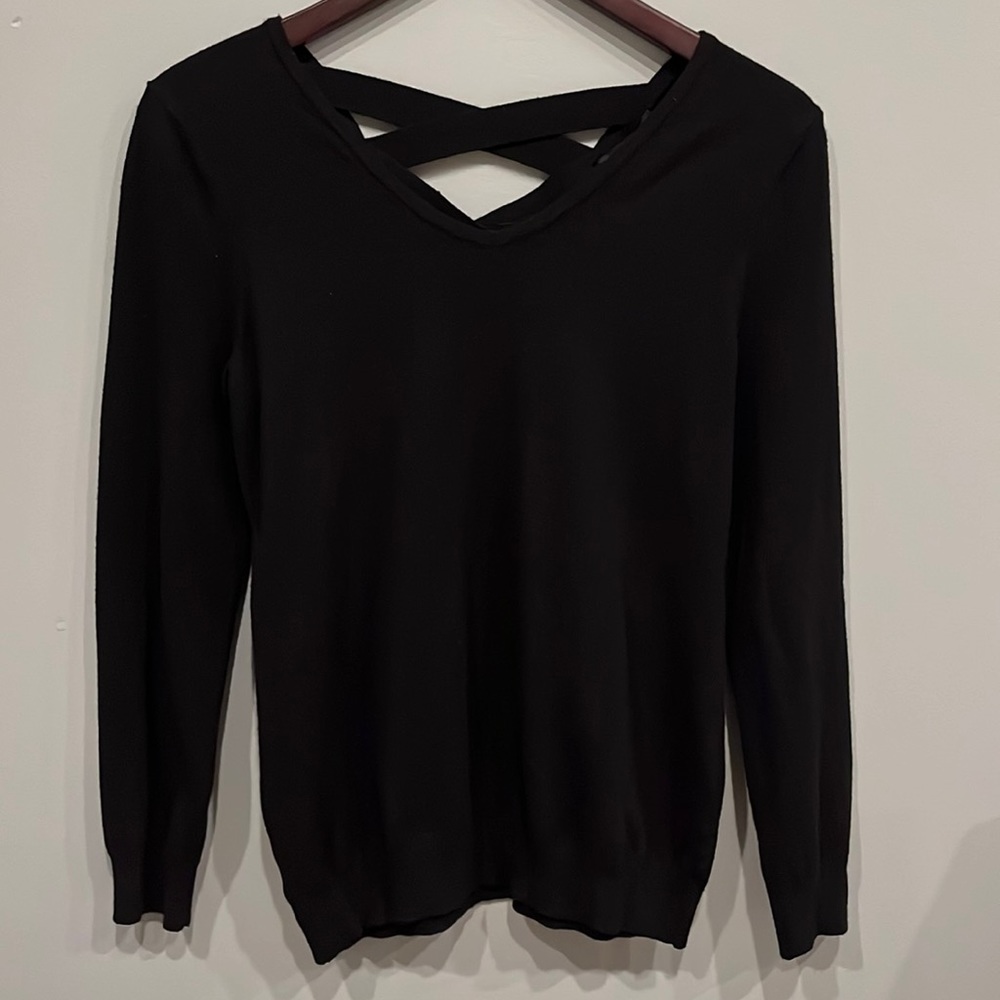LOVE ❤️ ELLIE Knit Sweater w/back cutout detail. Black, Size Medium EUC Worn 1X
